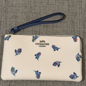 Coach X Disney Cinderella Wristlet (Limited Edition)  🐦♥️🐦